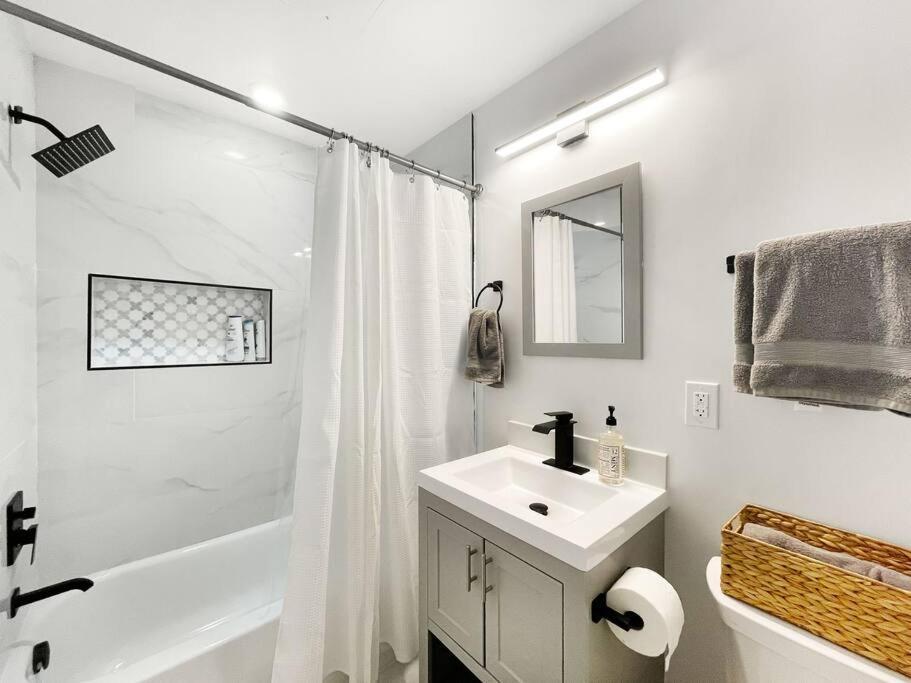 Classy Capitol Hill Apt, Steps From Dc Attraction Washington Exterior photo
